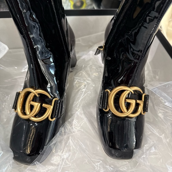 Gucci Black Patent Leather Heeled Boots with Gold Logo - Picture 1 of 5